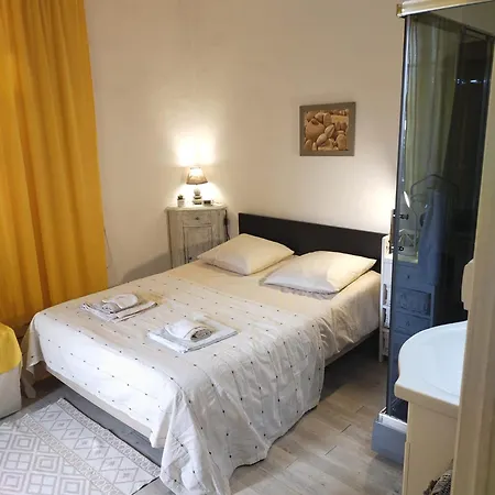 'petite-maison' A Droite Vieux Port Palais - 3 Ou 4 Ch - 4 Tv - 3 Sdd - 2 Wc Indpdts - Fibre - Pkgs * Cannes