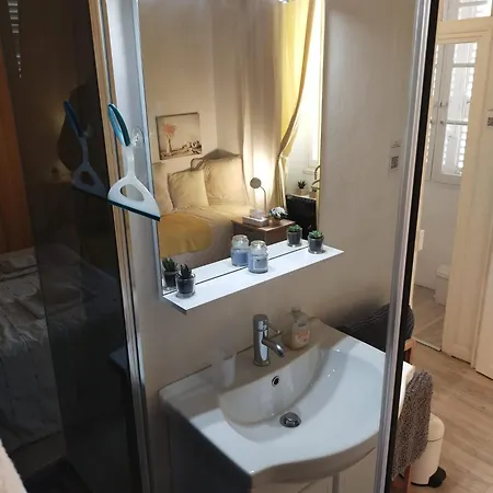 'petite-maison' A Droite Vieux Port Palais - 3 Ou 4 Ch - 4 Tv - 3 Sdd - 2 Wc Indpdts - Fibre - Pkgs * Cannes
