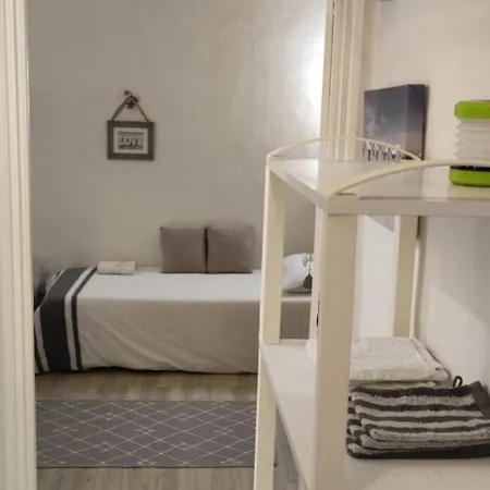 'petite-maison' A Droite Vieux Port Palais - 3 Ou 4 Ch - 4 Tv - 3 Sdd - 2 Wc Indpdts - Fibre - Pkgs Apartamento Cannes