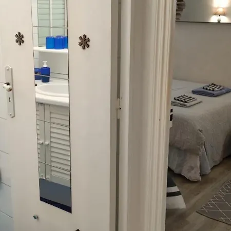 'petite-maison' A Droite Vieux Port Palais - 3 Ou 4 Ch - 4 Tv - 3 Sdd - 2 Wc Indpdts - Fibre - Pkgs Appartement