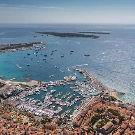 Appartement 'petite-maison' A Droite Vieux Port Palais - 3 Ou 4 Ch - 4 Tv - 3 Sdd - 2 Wc Indpdts - Fibre - Pkgs