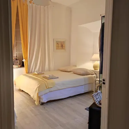 'petite-maison' A Droite Vieux Port Palais - 3 Ou 4 Ch - 4 Tv - 3 Sdd - 2 Wc Indpdts - Fibre - Pkgs