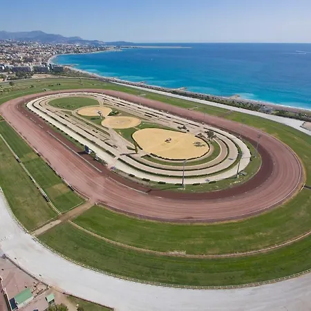 'petite-maison' A Droite Vieux Port Palais - 3 Ou 4 Ch - 4 Tv - 3 Sdd - 2 Wc Indpdts - Fibre - Pkgs Appartement Cannes
