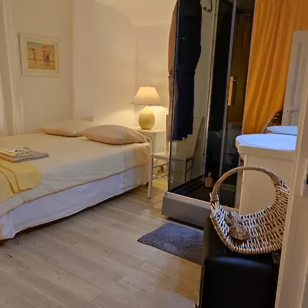 'petite-maison' A Droite Vieux Port Palais - 3 Ou 4 Ch - 4 Tv - 3 Sdd - 2 Wc Indpdts - Fibre - Pkgs