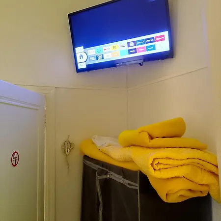 'petite-maison' A Droite Vieux Port Palais - 3 Ou 4 Ch - 4 Tv - 3 Sdd - 2 Wc Indpdts - Fibre - Pkgs * Cannes