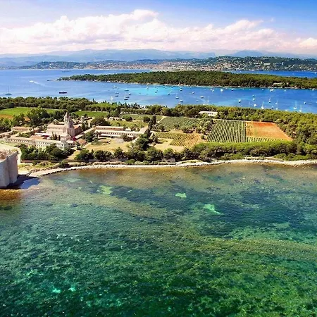 House - Plages Du Midi- 3 Ch - 3 Sdd - 2 Wc - Fibre - Pkgs *